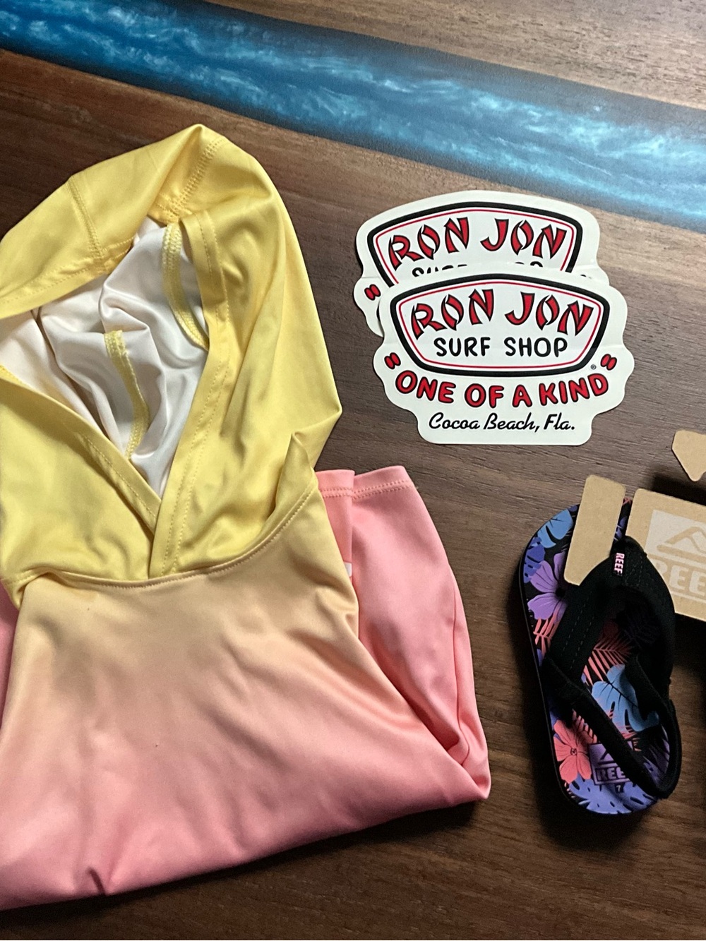 Size 7 toddler Reef Little Ahi flip flops and 2t girls fishing hoodie LS brass
